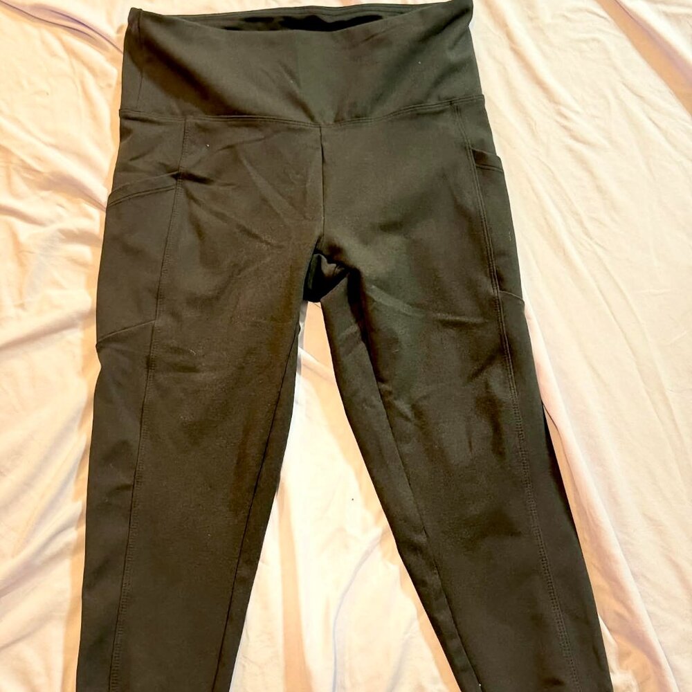 Marika brand Capri Leggings - stretch compression - Black - SIZE LARGE